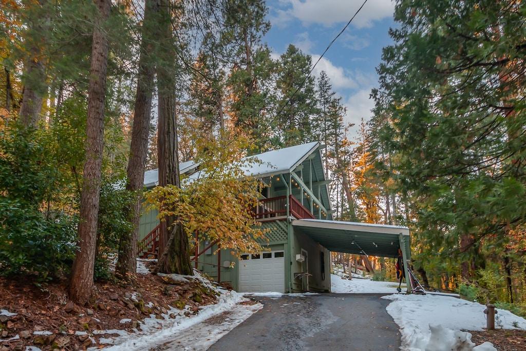 Pet Friendly 3/2 Cabin with Hot Tub Near Lakemont Pines Lake