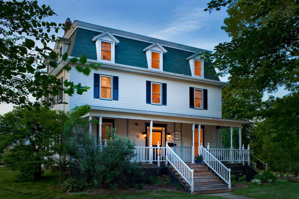 Narragansett Airbnb Rentals Pet Policy