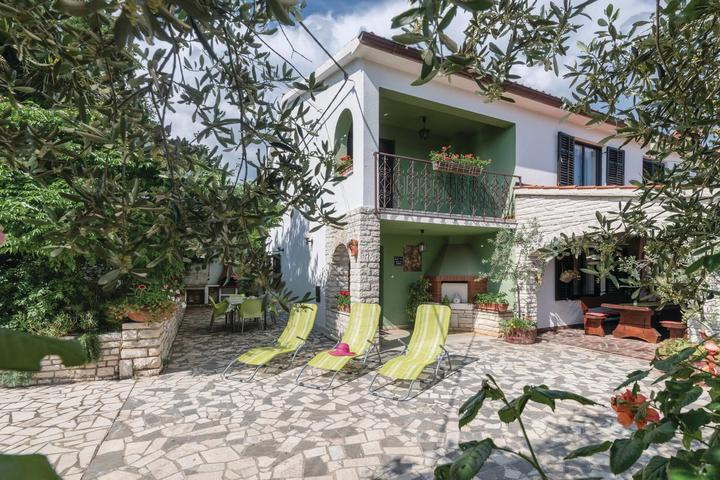 Pet Friendly Stunning 3BR Home in Manjadvorci with WiFi