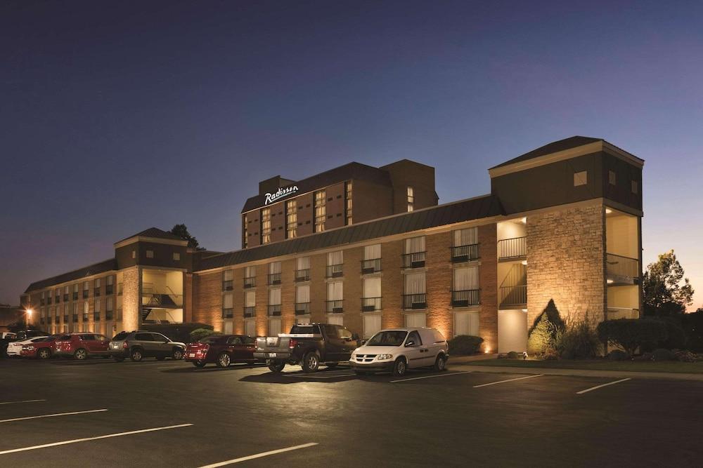 Radisson Hotel Louisville North Pet Policy