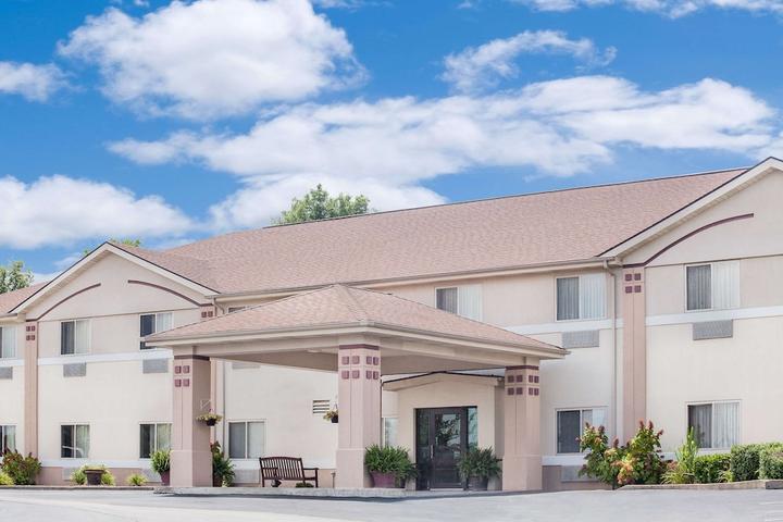 Pet Friendly Super 8 by Wyndham Central City