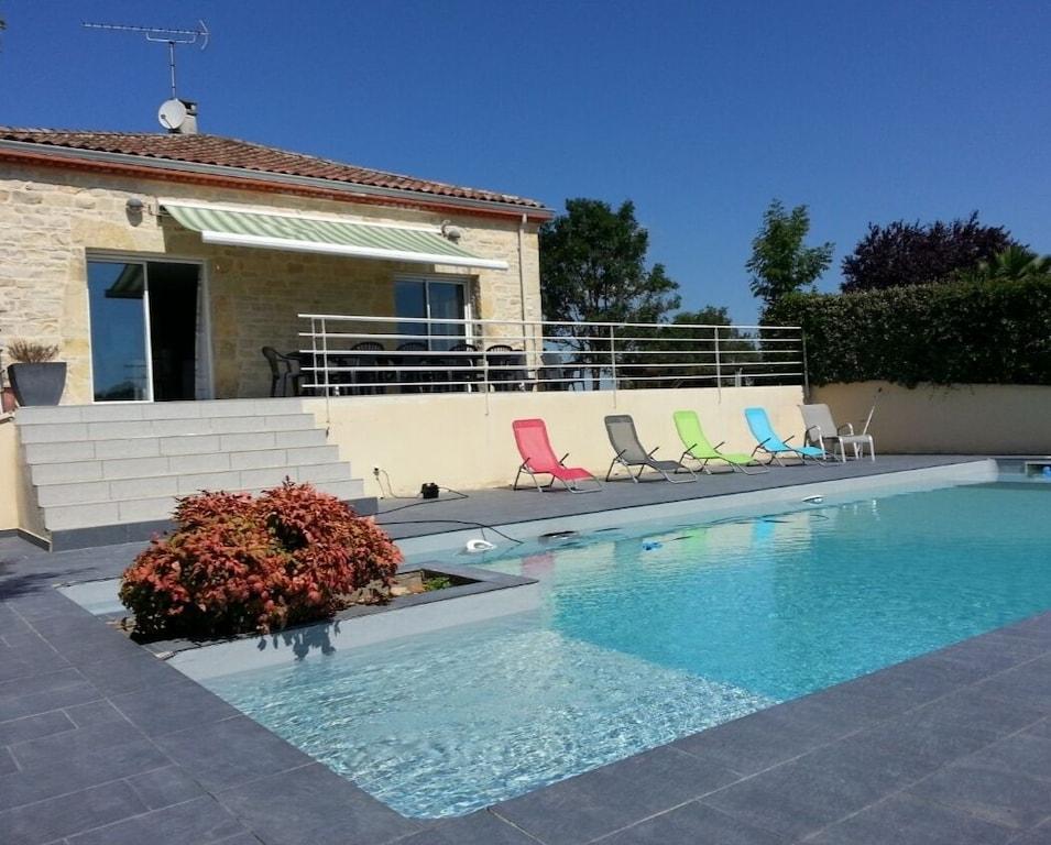 Pet Friendly Large Quiet House Sleeps 18 with Private Pool