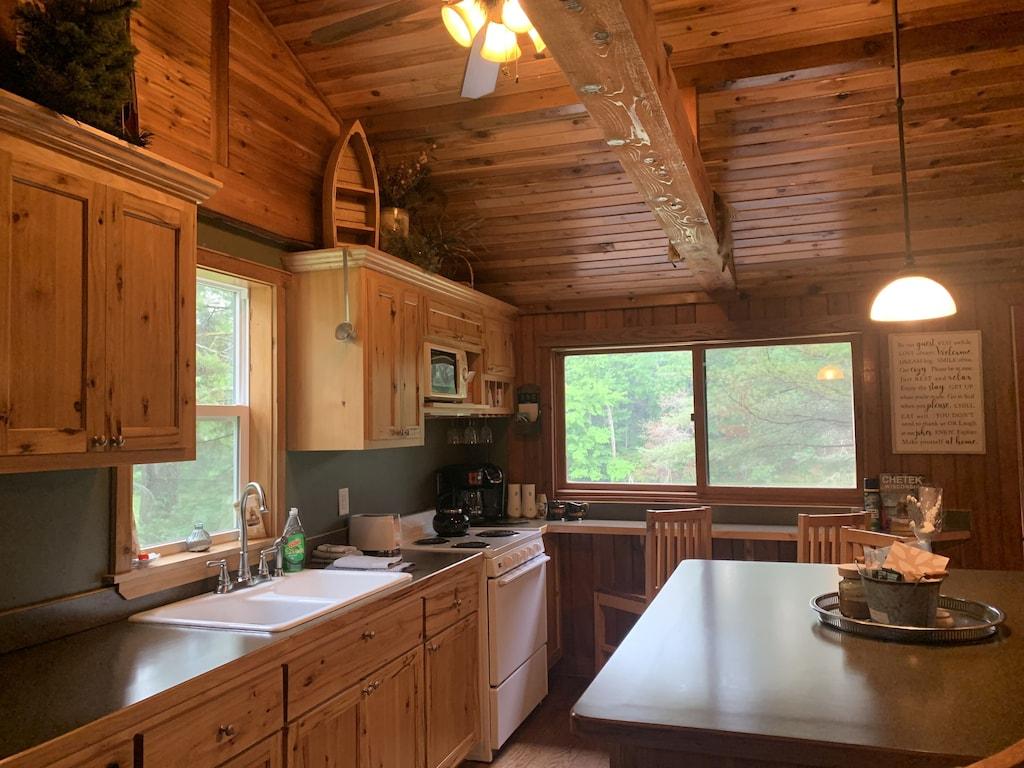 Pet Friendly Cabin Located on a Chain of 6 Lakes