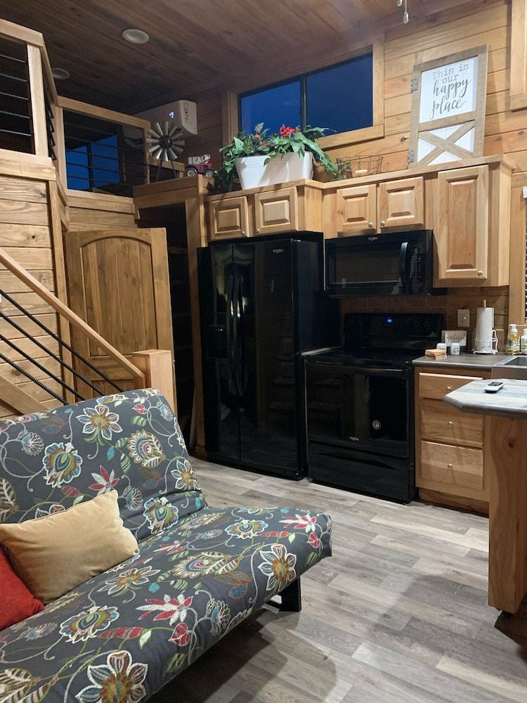 Pet Friendly A&M Country Getaway - Tiny Sunset House