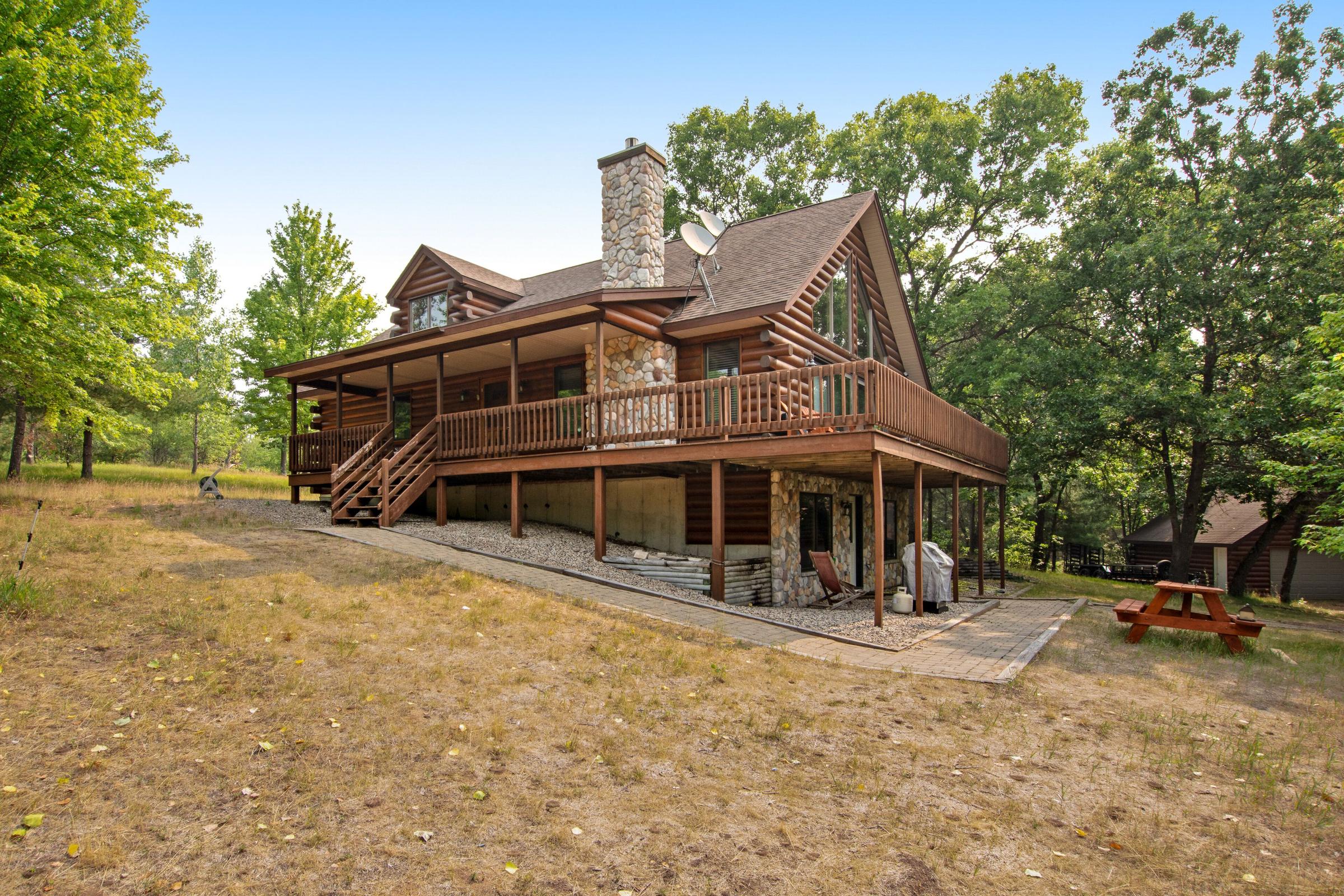 Pet Friendly Secluded Home with Tree-Lined View & Firepit