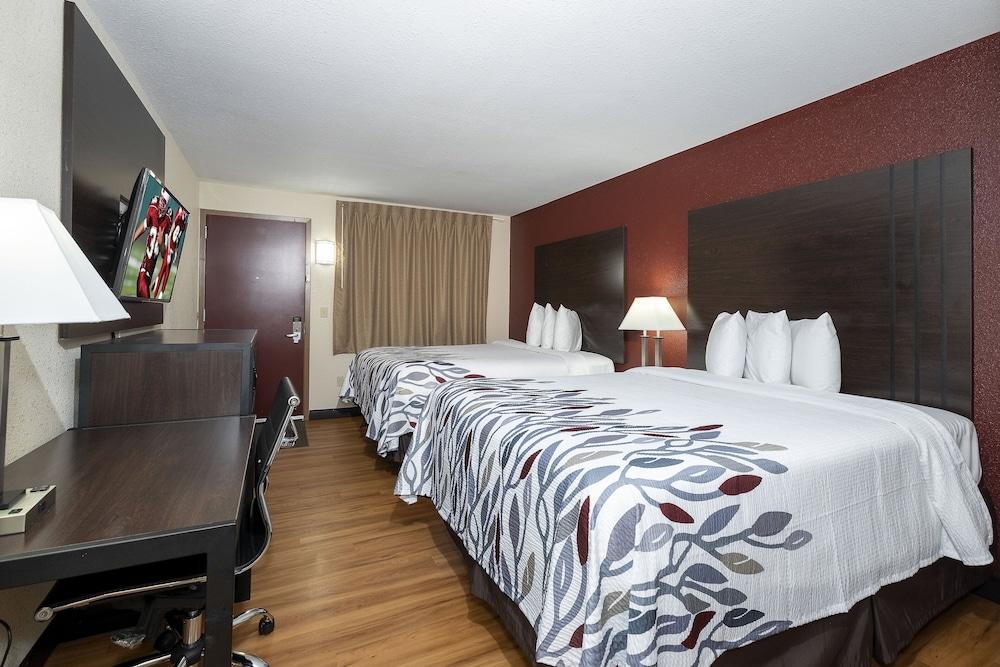 Pet Friendly Red Roof Inn Freehold