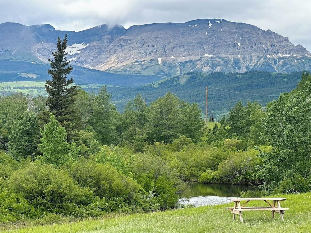 Pet Friendly Glacier Grizzly Resort - Glamping