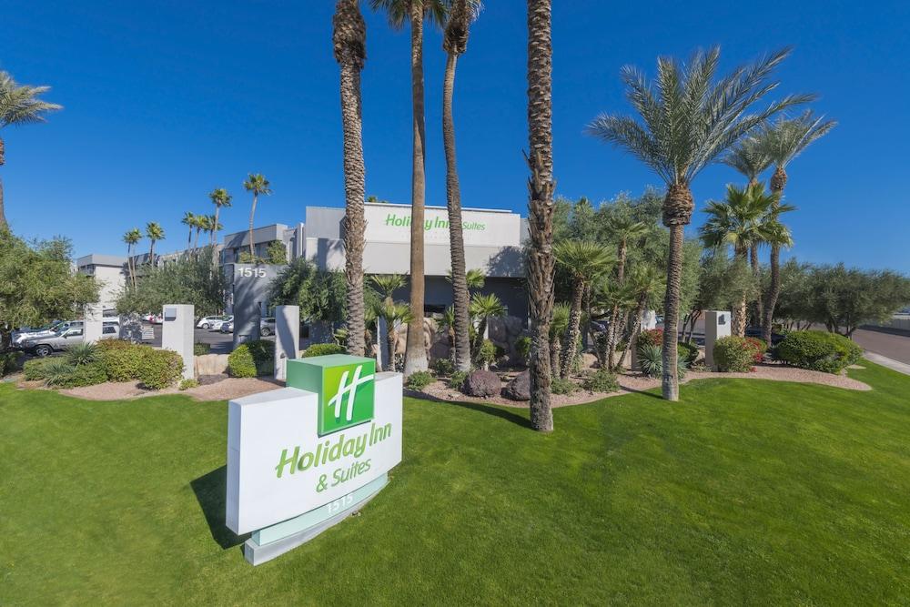 Pet Friendly Holiday Inn & Suites Phoenix Airport North an IHG Hotel