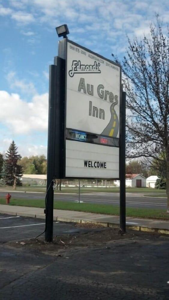 Edmond's Au Gres Inn Pet Policy