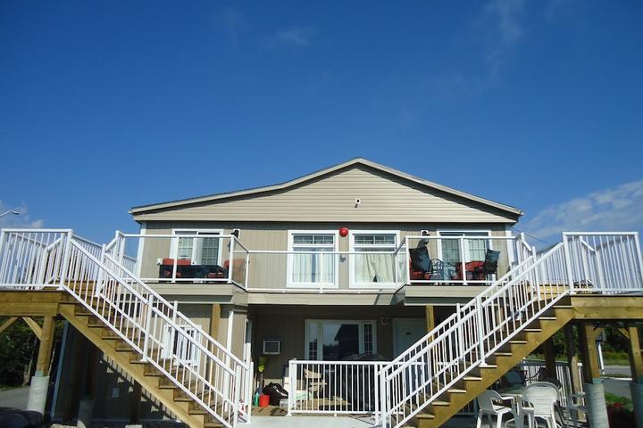 Pet Friendly Bayside Inn & Waterfront Suites