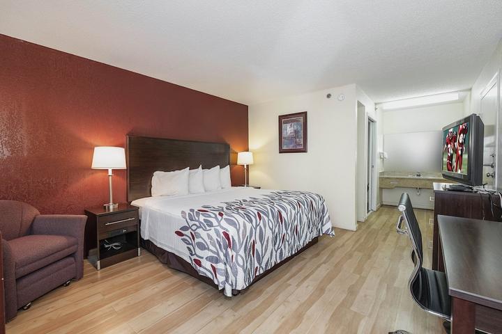 Pet Friendly Red Roof Inn & Suites Rome