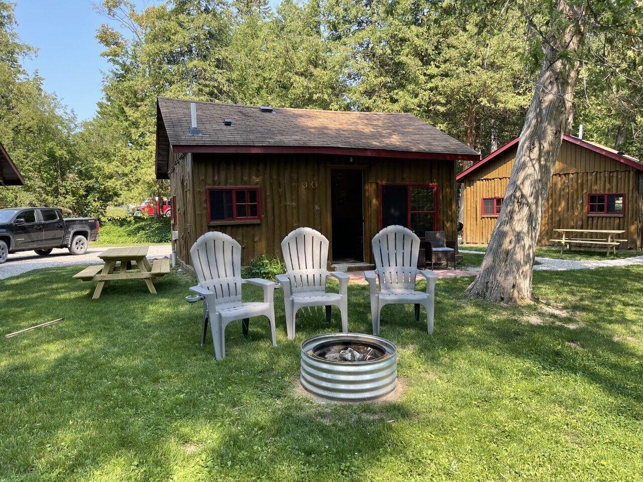 Pet Friendly Reed's on the River Cabin 3