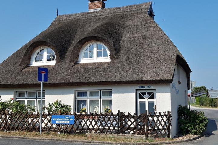 Pet Friendly Romantic Holiday Home with Thatched Roof