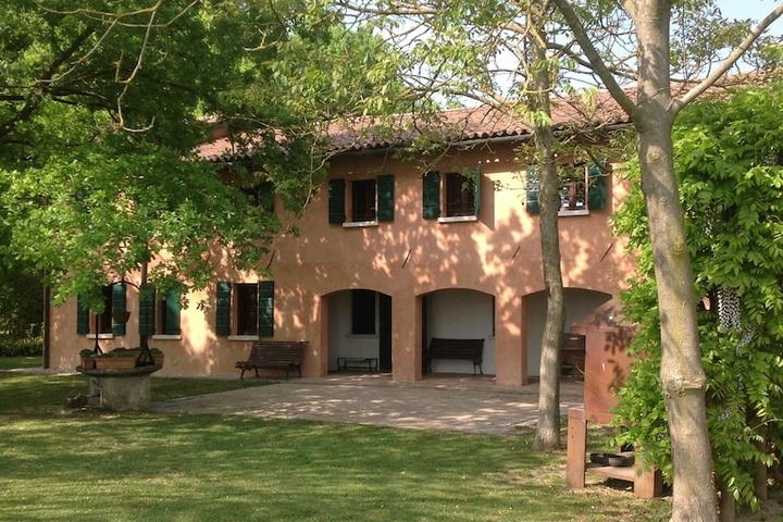 Pet Friendly Large Villa in Veneto with Swimming Pool