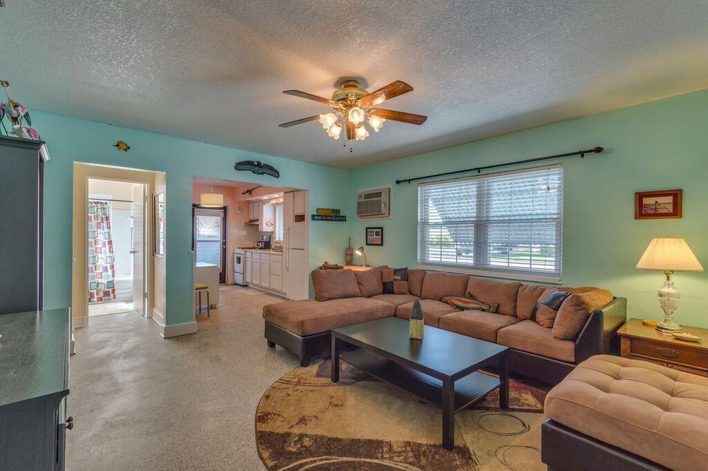 Captain's Quarters Pet Policy