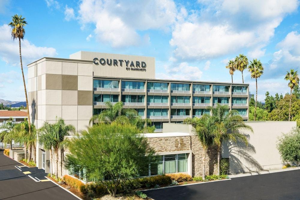 Pet Friendly Courtyard by Marriott Los Angeles Woodland Hills