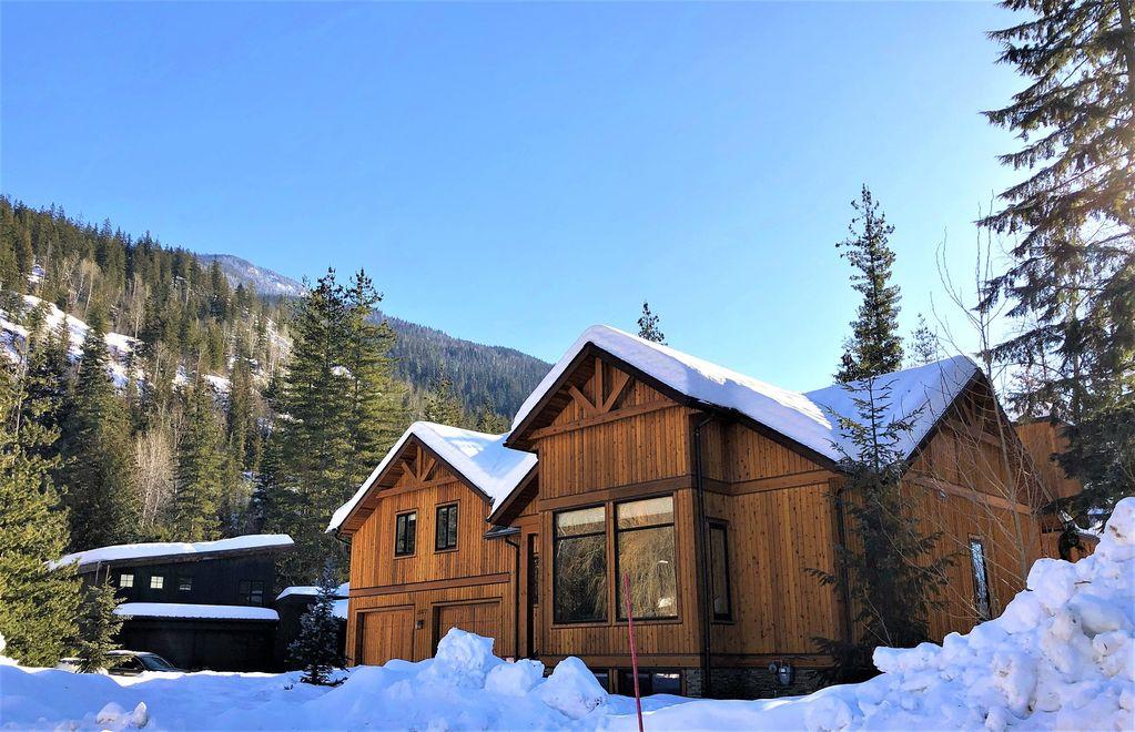 Pet Friendly Vacation Rentals In Revelstoke Bc Bringfido