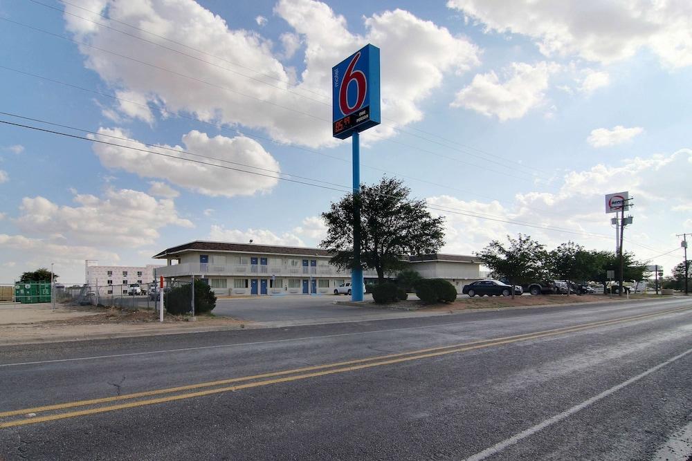 Motel 6 Odessa Pet Policy