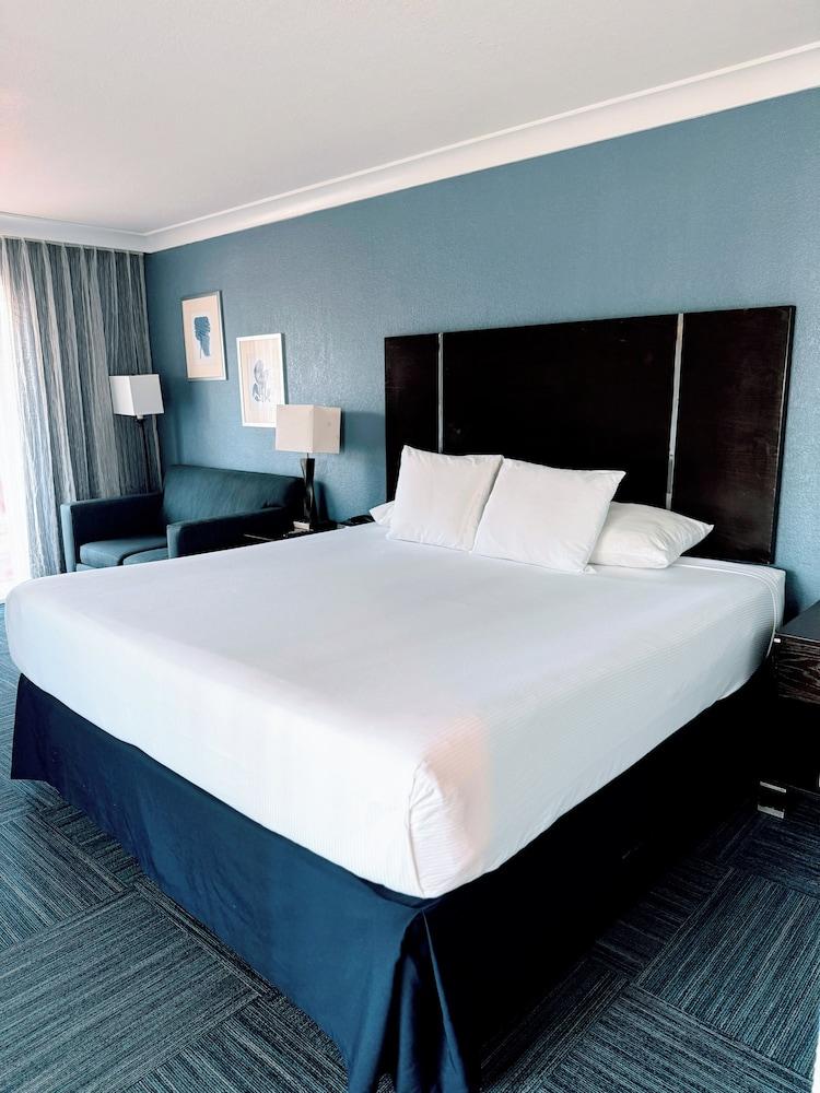 Pet Friendly The Pacific Inn