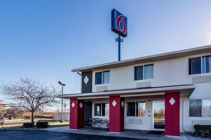 Pet Friendly Motel 6 Barkeyville PA