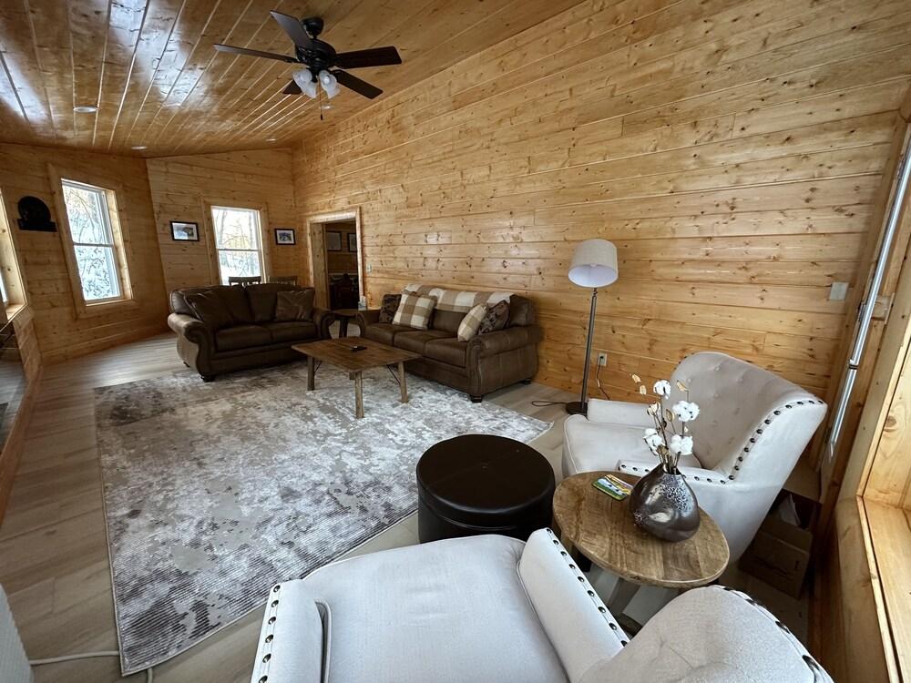 Pet Friendly The Maplewood Cabin