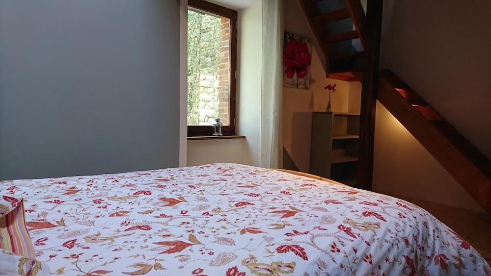 Pet Friendly Large Authentic Farmhouse in Brocéliande