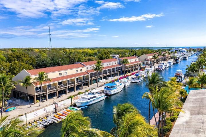 Pet Friendly Waterside Suites and Marina