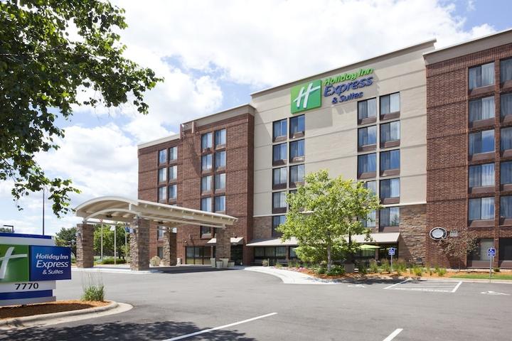 Pet Friendly Holiday Inn Express & Suites Bloomington - MPLS Arpt Area W an IHG Hotel