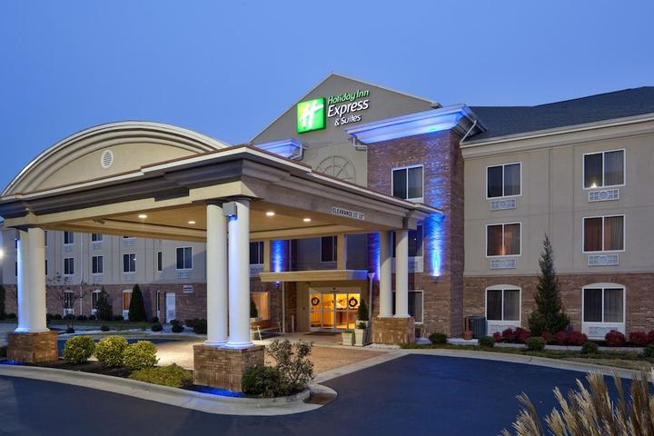 Pet Friendly Holiday Inn Express Hotel & Suites High Point South an IHG Hotel