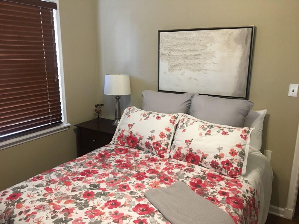 Pet Friendly Cozy Midtown Home at the Expo