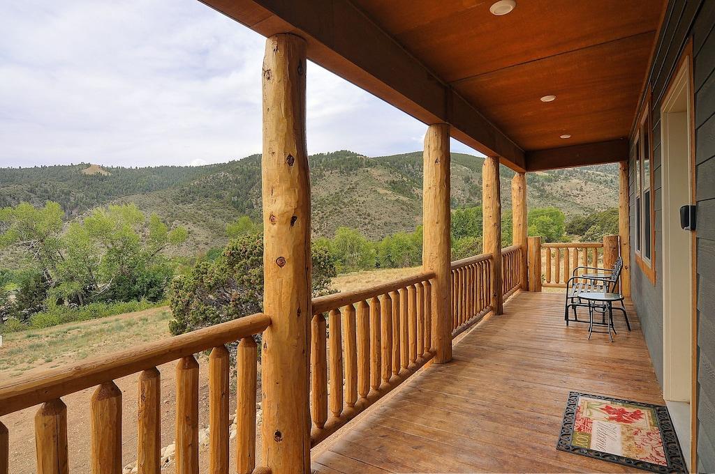 Salida Monarch Family Getaway Pet Policy