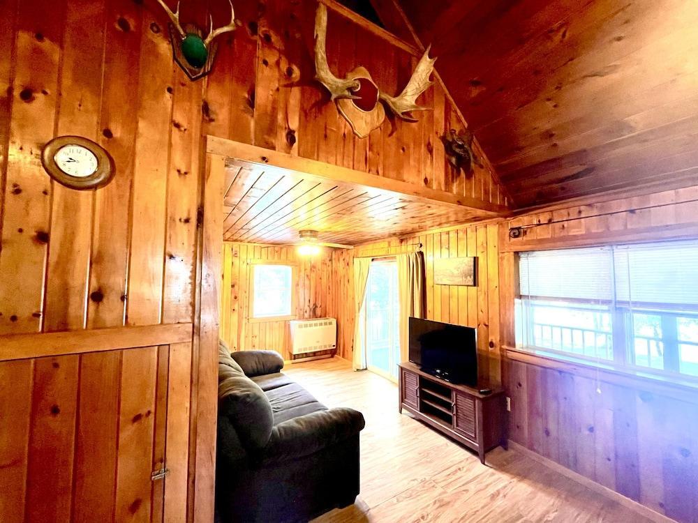 Pet Friendly Rustic Cabin on Penobscot River