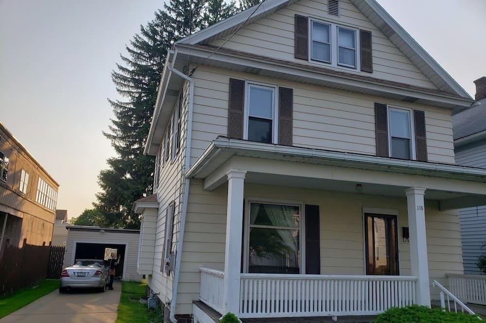 Pet Friendly Olean House with 4 Bedrooms