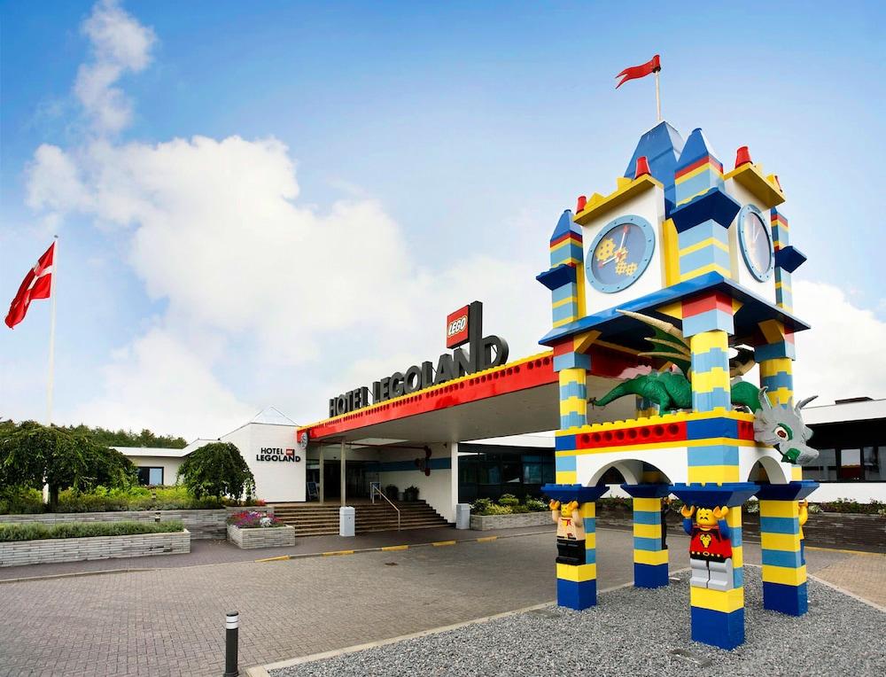 Legoland store pet policy