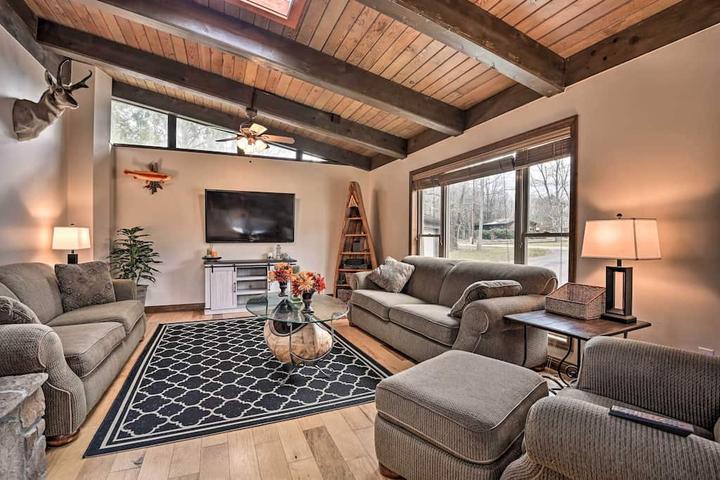 Pet Friendly Indian Lake Retreat with Wet Bar & Covered Deck