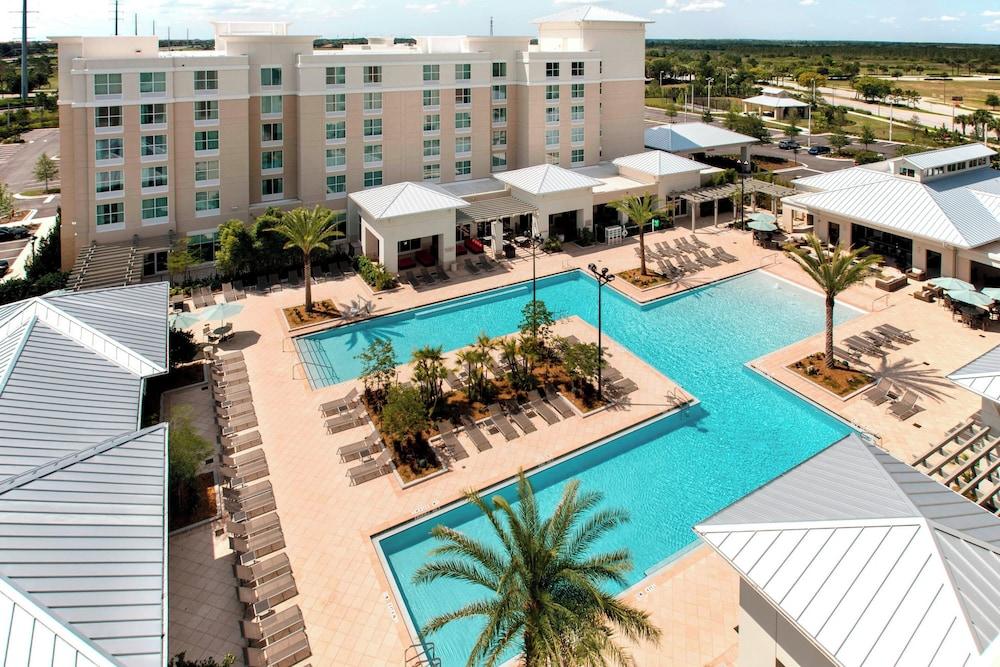 Pet Friendly TownePlace Suites Orlando at FLAMINGO CROSSINGS Town Center Western Entrance