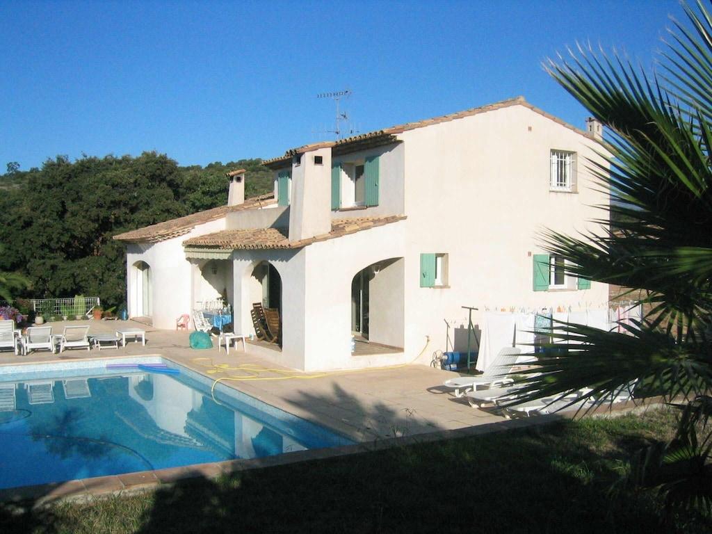 Pet Friendly 5/7 Villa with Swimming Pool