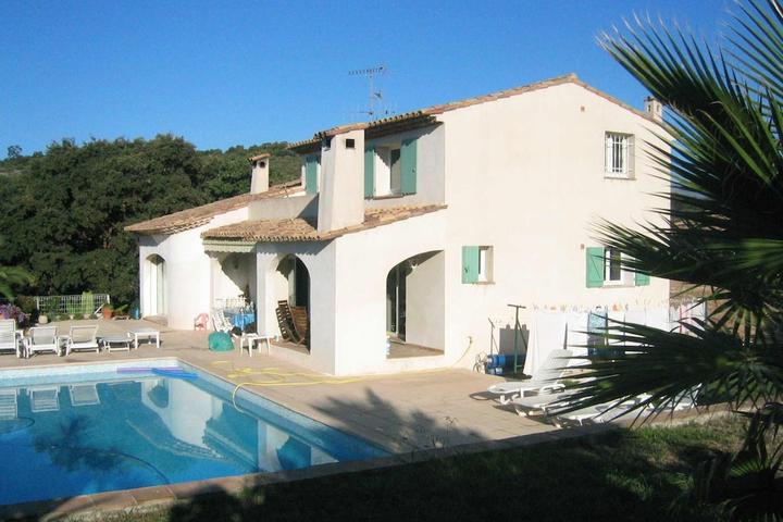 Pet Friendly 5/7 Villa with Swimming Pool