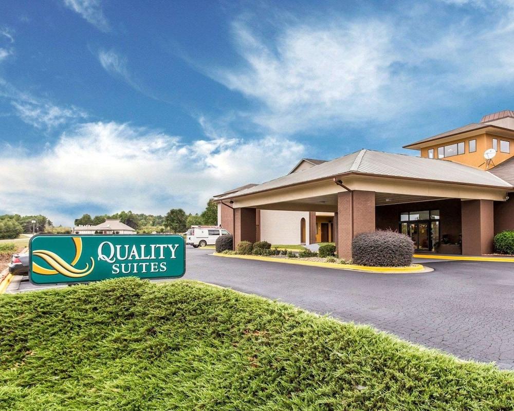 Pet Friendly Quality Suites Hickory South