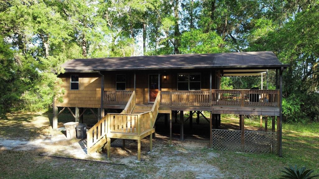 Historic Cabin Near Silver Springs State Park Pet Policy