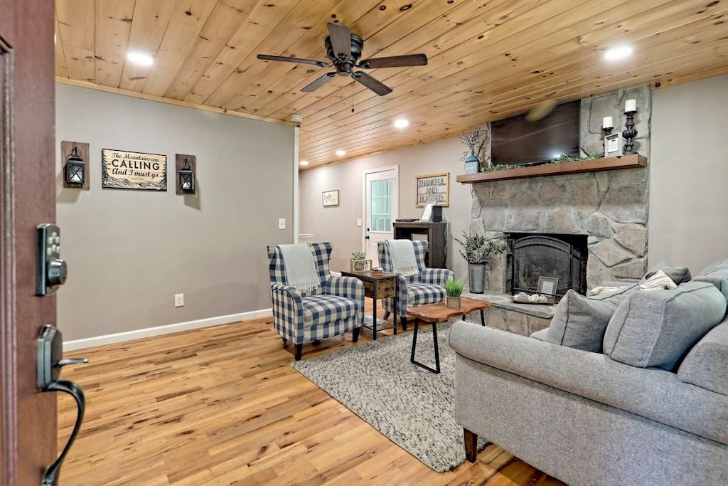 Modern & Comfortable Clayton Family Retreat Pet Policy