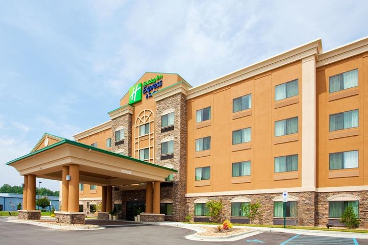 Pet Friendly Holiday Inn Express Hotel & Suites Mount Airy an IHG Hotel