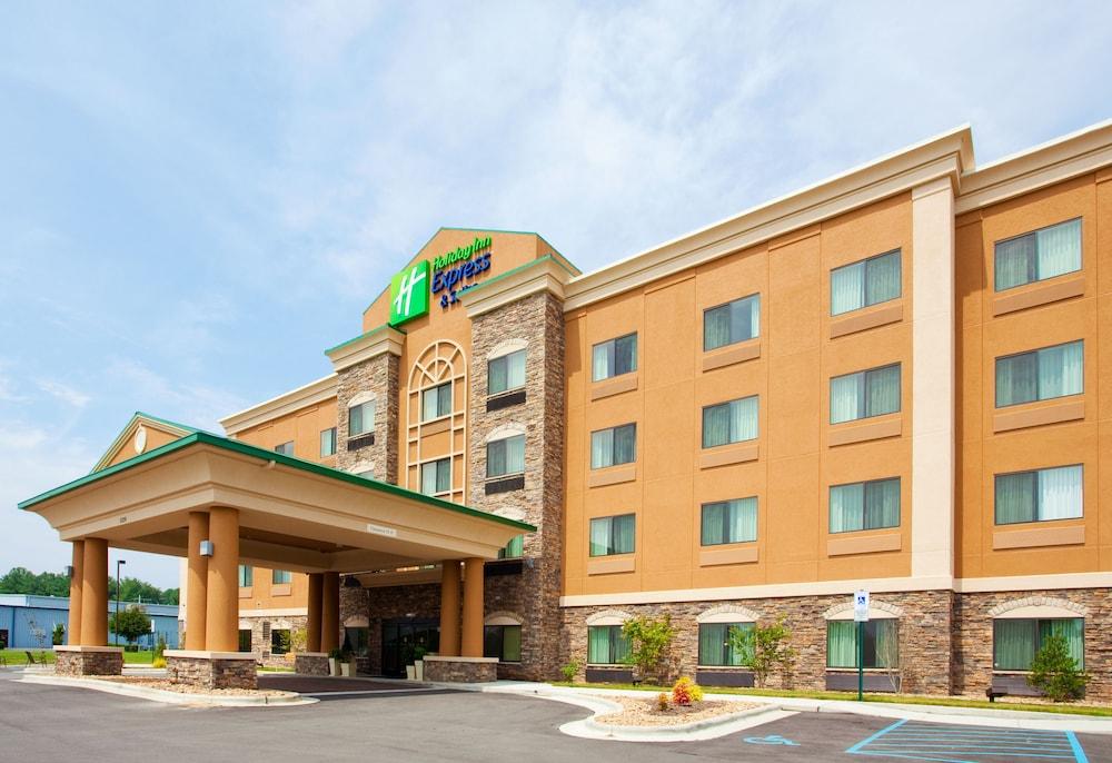 Pet Friendly Holiday Inn Express Hotel & Suites Mount Airy an IHG Hotel