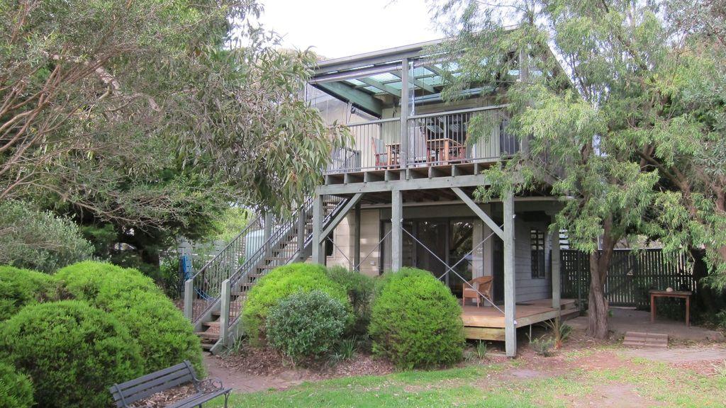 Island Tree House in Ventnor Pet Policy