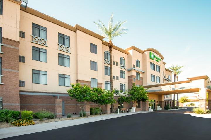 Pet Friendly Holiday Inn & Suites Goodyear - West Phoenix Area