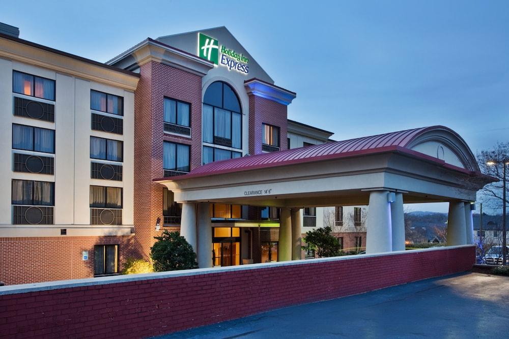 Pet Friendly Holiday Inn Express Hotel & Suites Greenville Downtown an IHG Hotel
