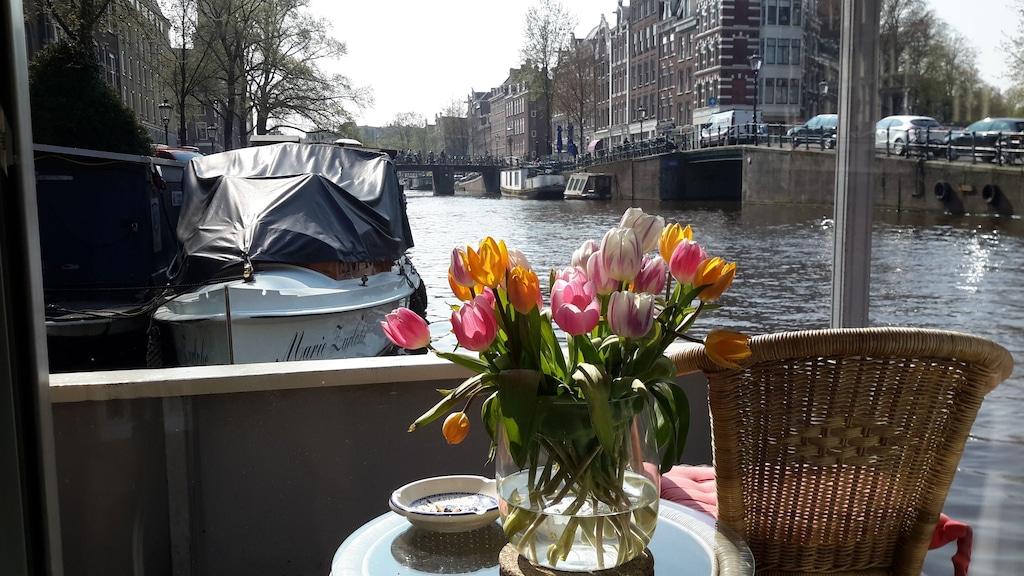 Pet Friendly Houseboat in City Centre