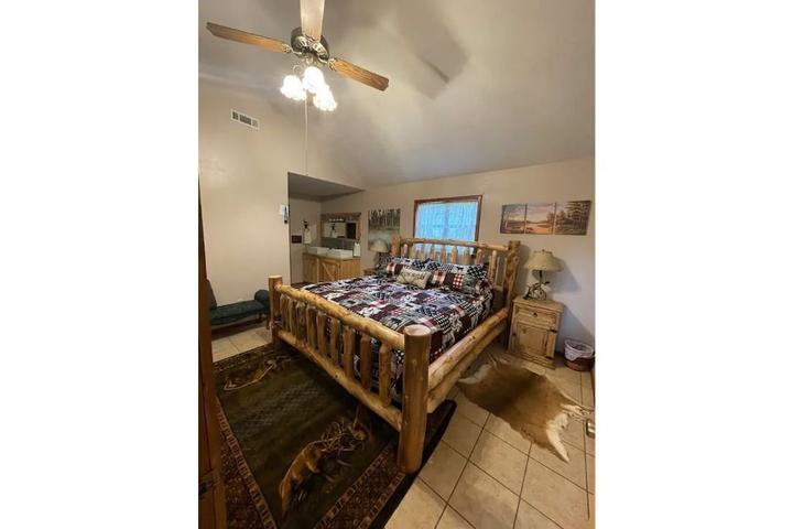 Pet Friendly Buffalo River Cabin with Pool & Hot Tub