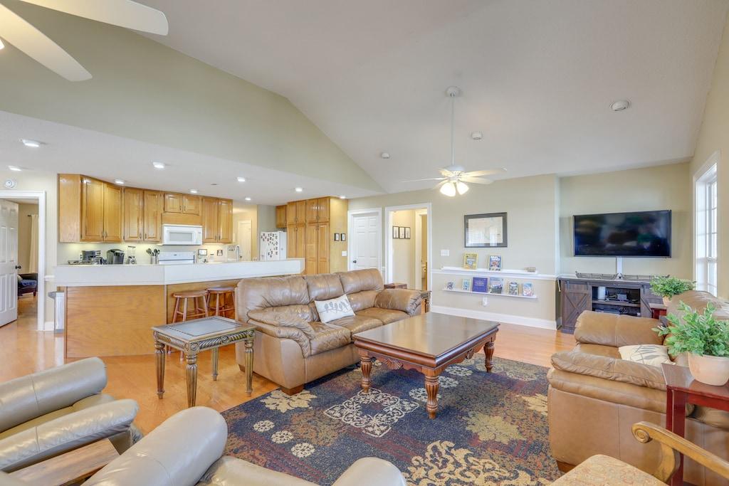 Milledgeville Home on Lake Sinclair Pet Policy