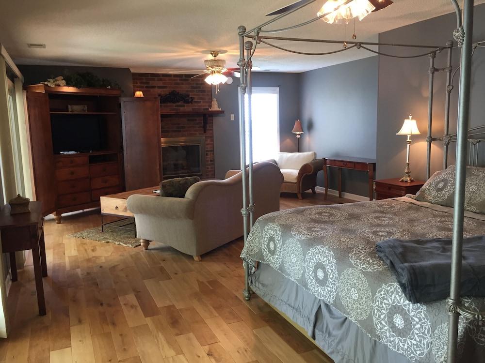 Best Views on Lake Norman Pet Policy